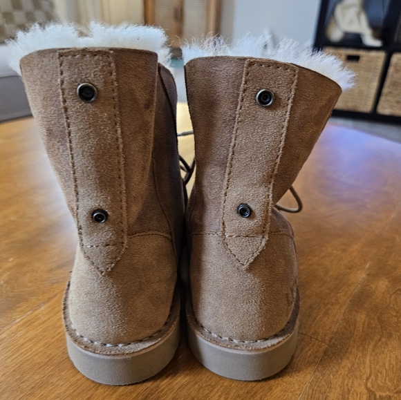 Ugg Quincy Boots Size 7.5 New Without Tags - Picture 6 of 14